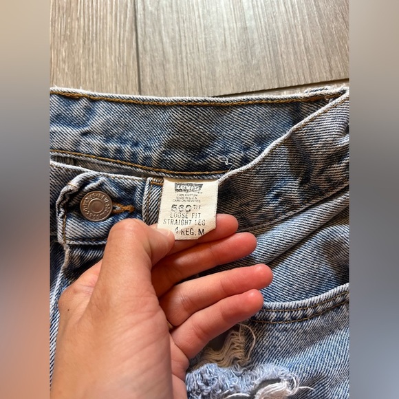 Levi’s Distressed High Rise Shorts Size 4 - Picture 2 of 6